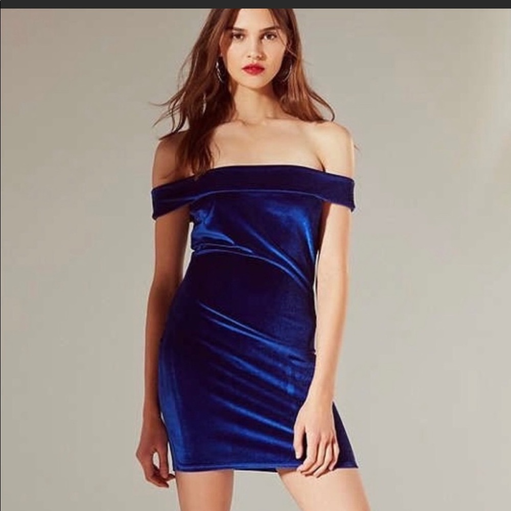NWT!!! UO velvet off-the-shoulder bodycon dress!